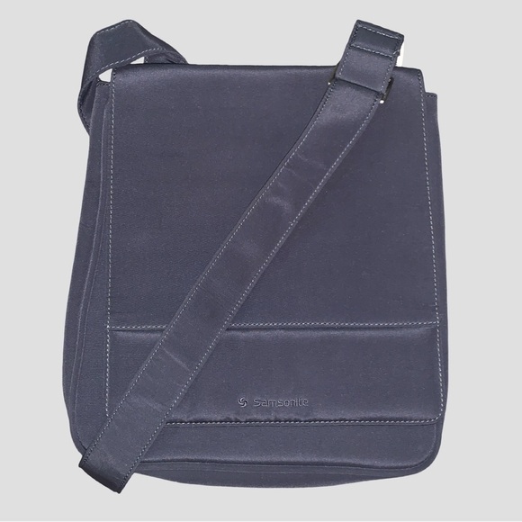 Samsonite Other - Samsonite Crossbody Travel tablet  Nylon Bag Gray With Pockets And Magnetic Snap